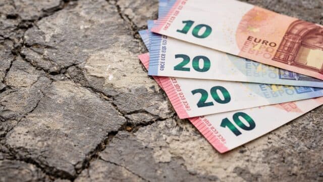 Investițiile străine directe au scăzut cu 82% la 669 milioane de euro
