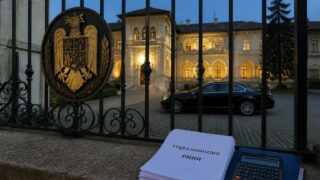 Riscul de retrogradare a ratingului, mai mare decât miza PNRR. Avertismentul lui Pîslaru pe legea salarizării