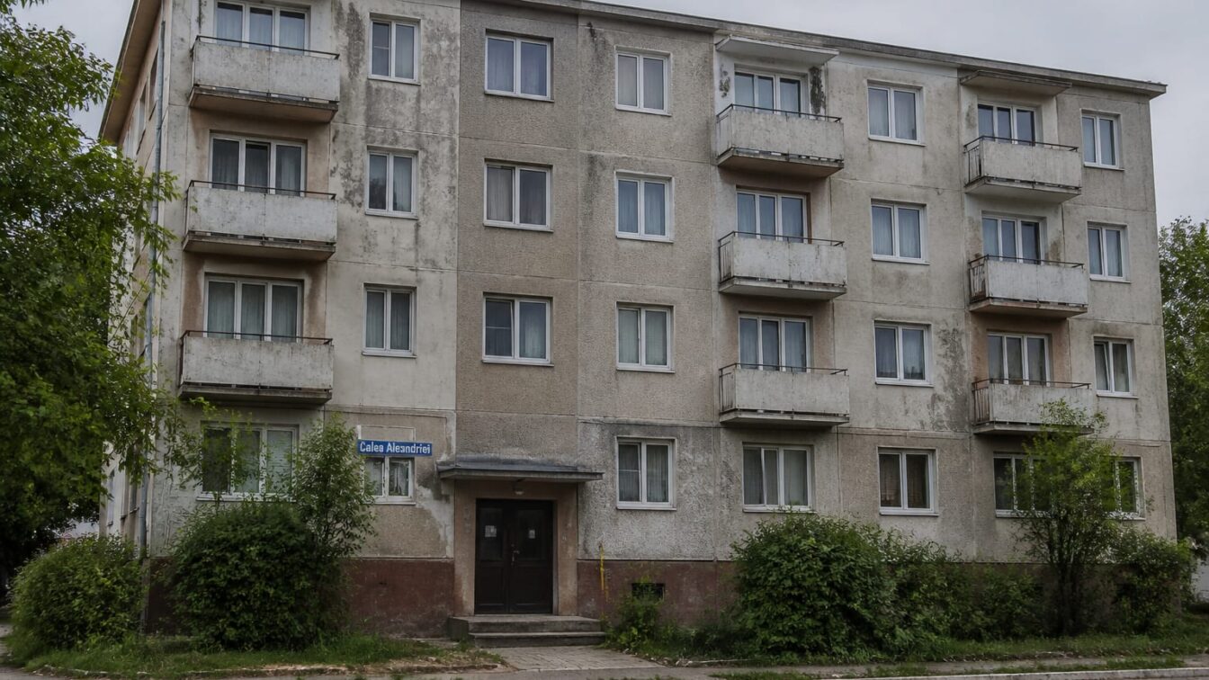 ANAF vinde un apartament în Costești cu 82.500 de lei, jumătate din evaluarea inițială