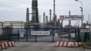 Petrotel Lukoil își cere insolvența și blochează 30 de milioane de euro
