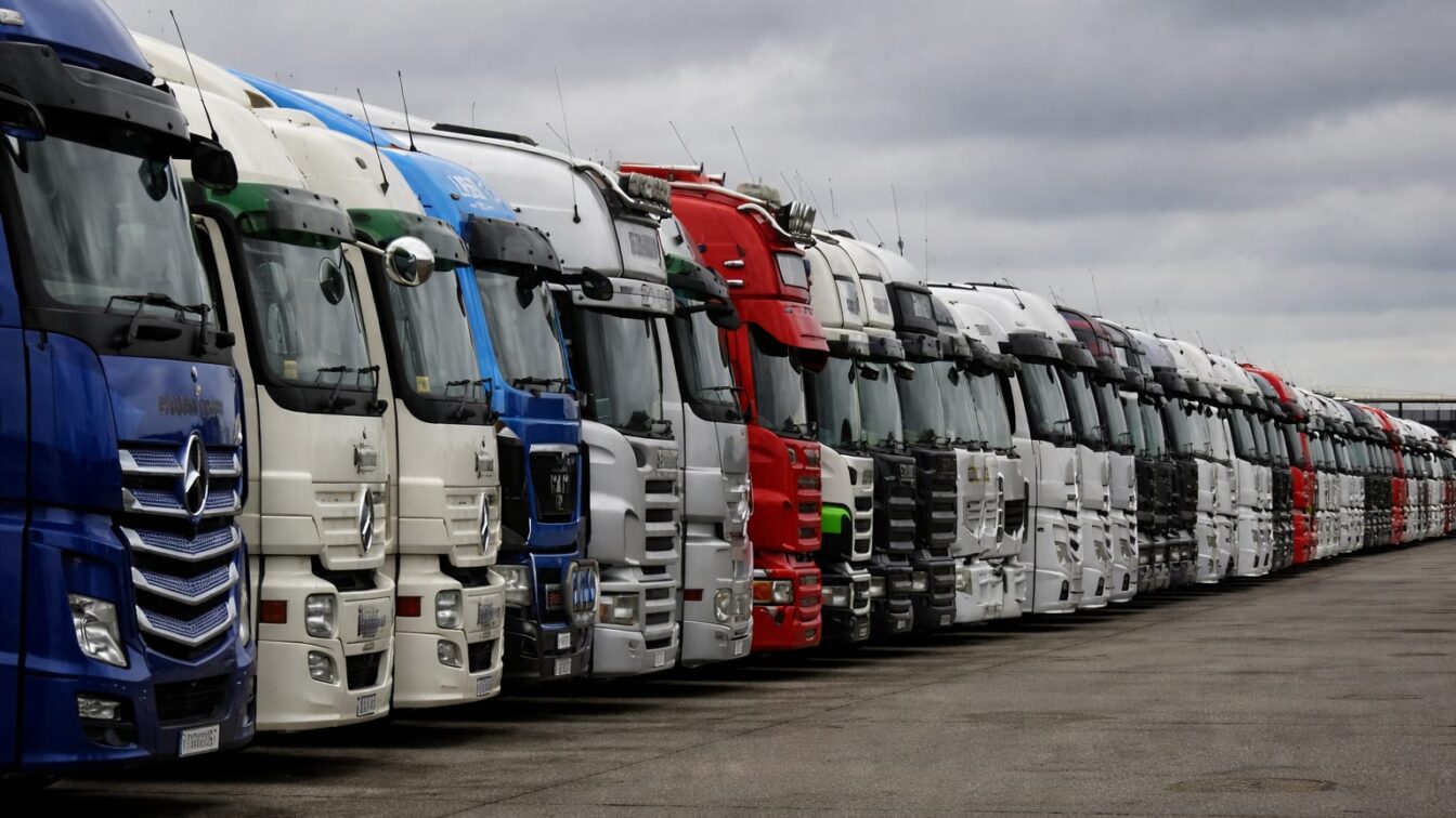 Companiile din România reduc comenzile și stocurile din 2026. Transportatorii văd mai repede decât statisticile frâna din economie