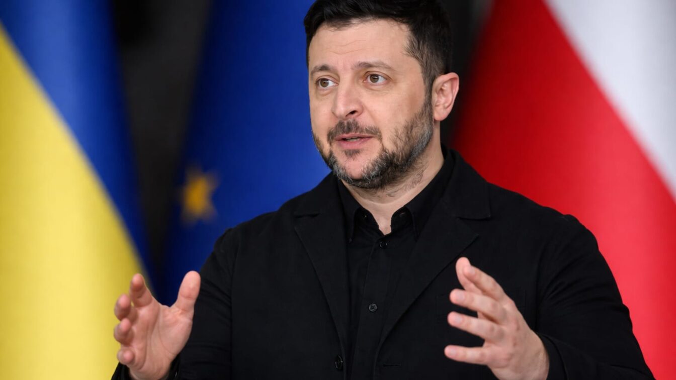Volodimir Zelenski ar câștiga primul tur, dar ar pierde al doilea