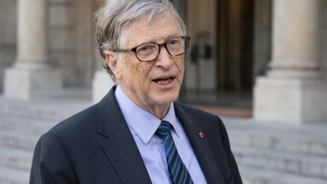 Bill Gates cere joburi rezervate oamenilor și taxe pe roboți. Cum ar muta AI costurile din bilanț în piața muncii