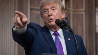 Donald Trump amenință Omanul și Strâmtoarea Ormuz