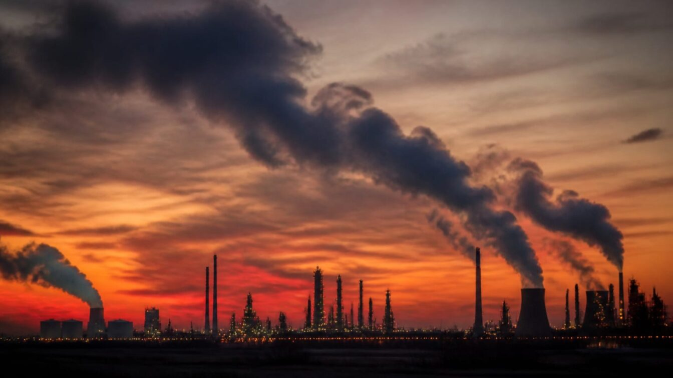 Atacul asupra Aramco Jazan ridică miza pe piața petrolului. Cumpărătorii și investitorii în energie intră într-o nouă fază de risc