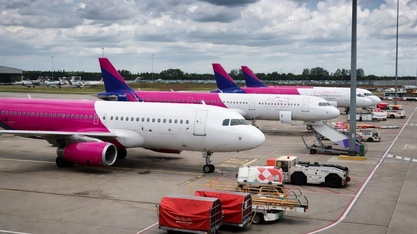 183 de milioane de euro pierdere operațională la Wizz Air, deși pasagerii au urcat cu 25%. Combustibilul a răsturnat trimestrul