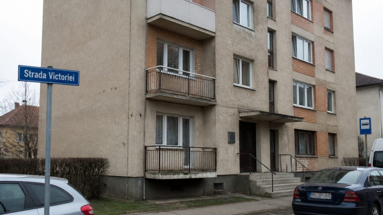ANAF scoate la a treia licitație un apartament din Sebiș la 36.094 de lei. Ce cumpără efectiv ofertantul pentru acest preț