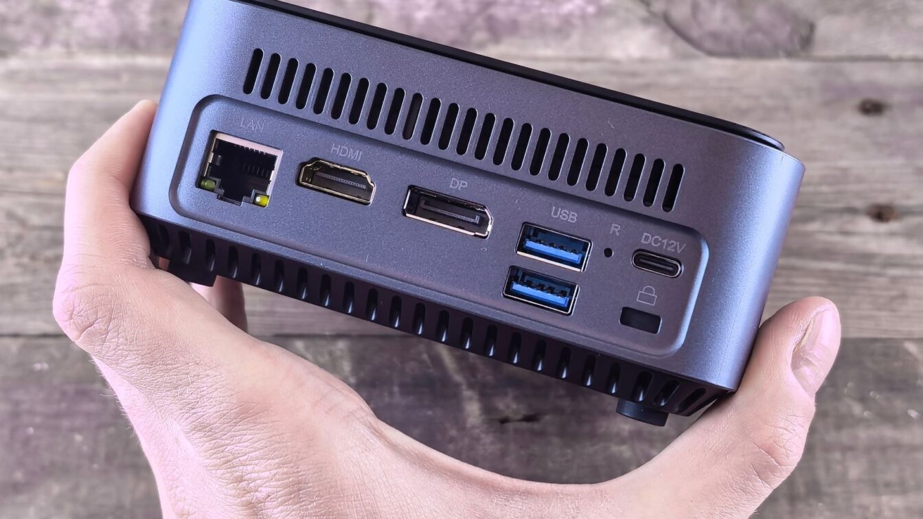 ASUS vinde mini PC-ul Ascent QN10 pentru agenți AI locali, de la 1.349 de dolari în SUA