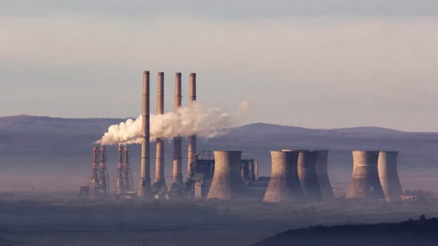 Complexul Energetic Oltenia ar fi menținut indemnizațiile conducerii în anul cu pierderi de 220 de milioane de euro
