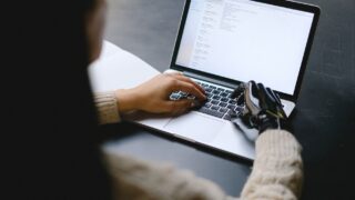 Contractori care evaluau modelele OpenAI au fost eliminați din proiecte după ce ar fi folosit IA