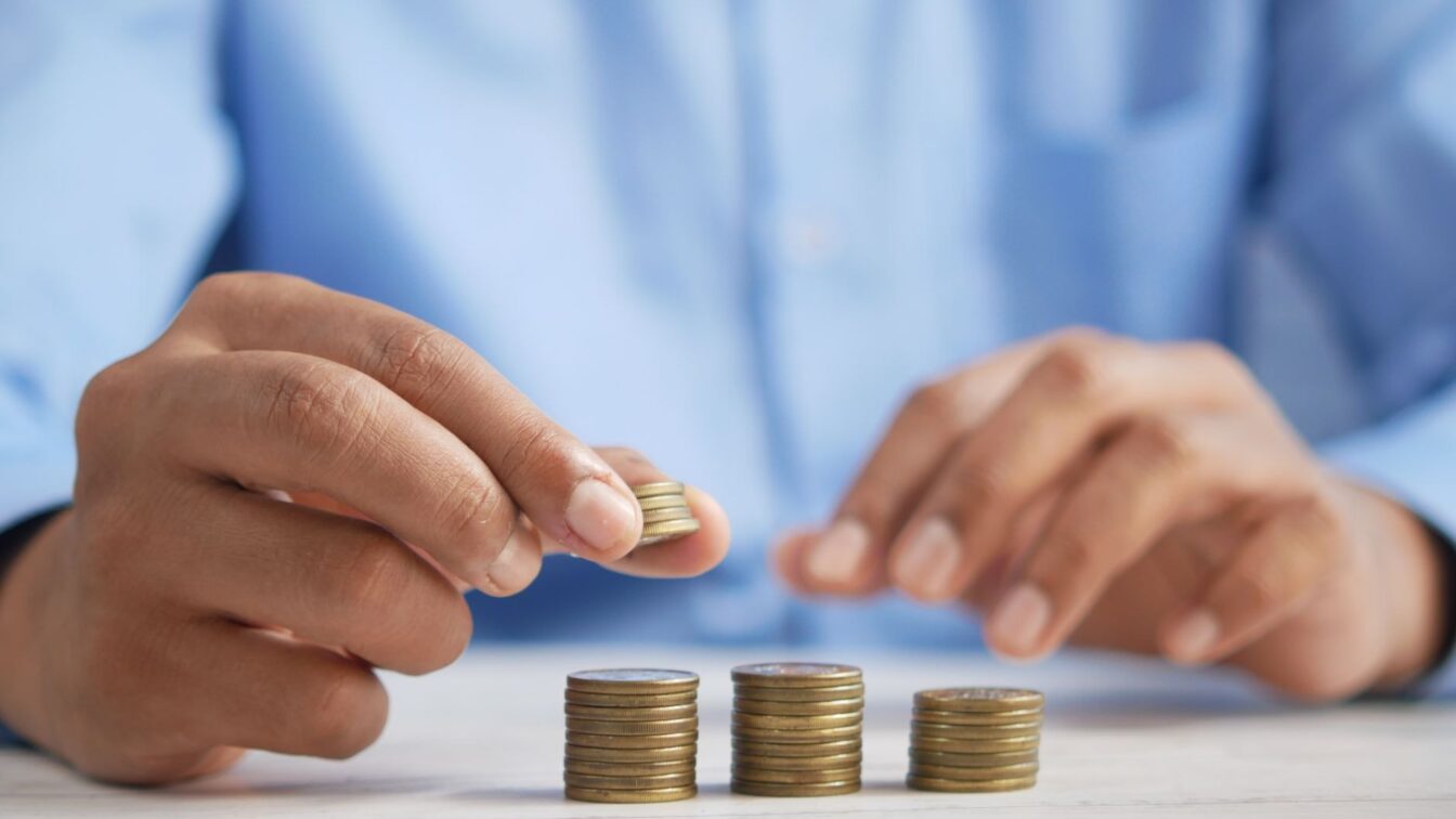 România păstrează un cost al muncii de 13,6 euro pe oră, dar avantajul față de media UE se reduce