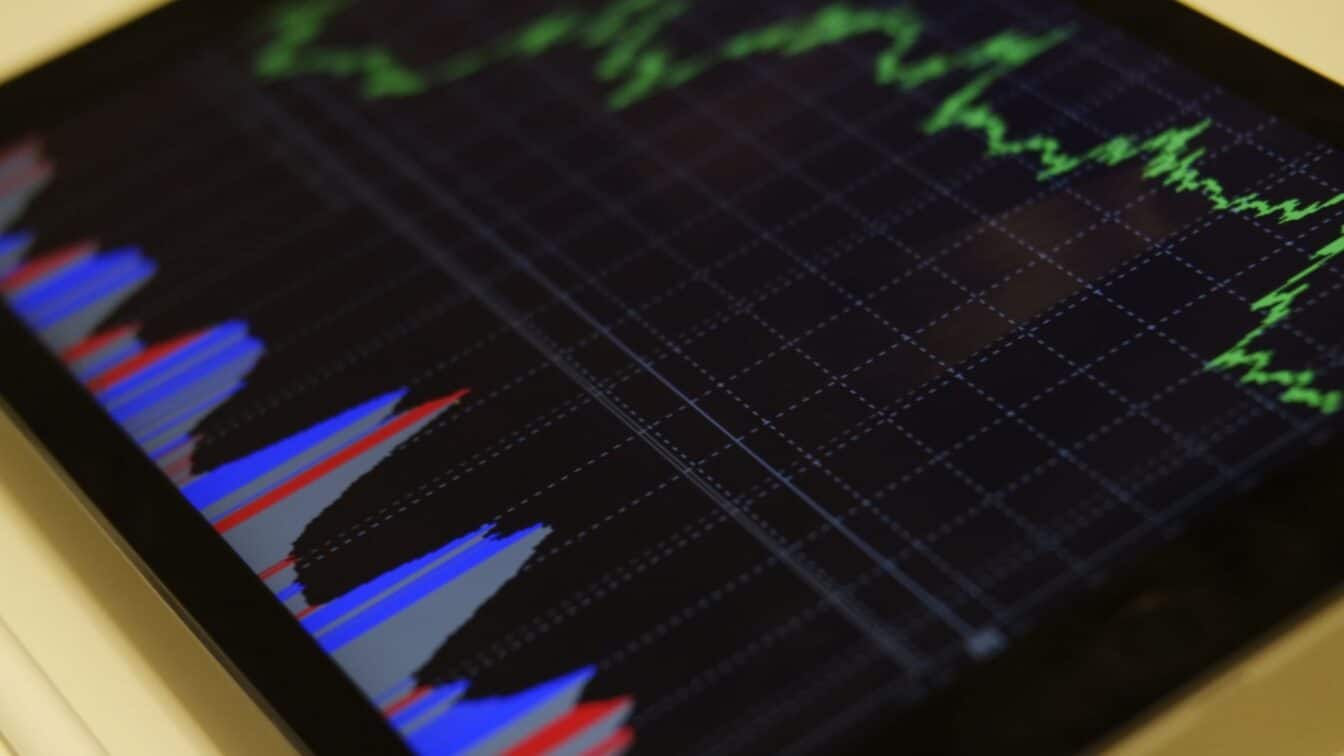 Euro, dolarul și lira au crescut în cursul BNR de vineri. Aurul a coborât la 632,8895 lei pe gram