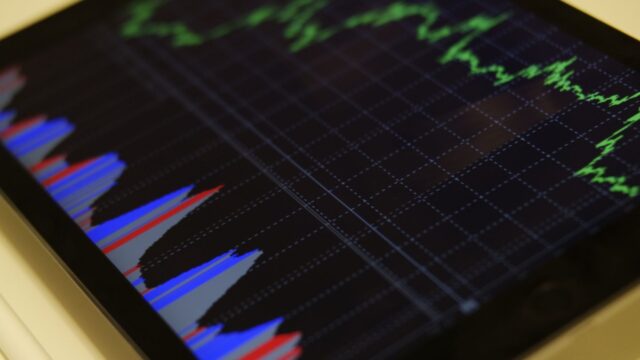 Euro, dolarul și lira au crescut în cursul BNR de vineri. Aurul a coborât la 632,8895 lei pe gram
