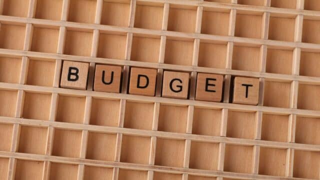 Deficitul a coborât la 2,34% din PIB în primele șapte luni din 2026. Viitorul guvern preia presiunea pe dobânzi, salarii și pensii