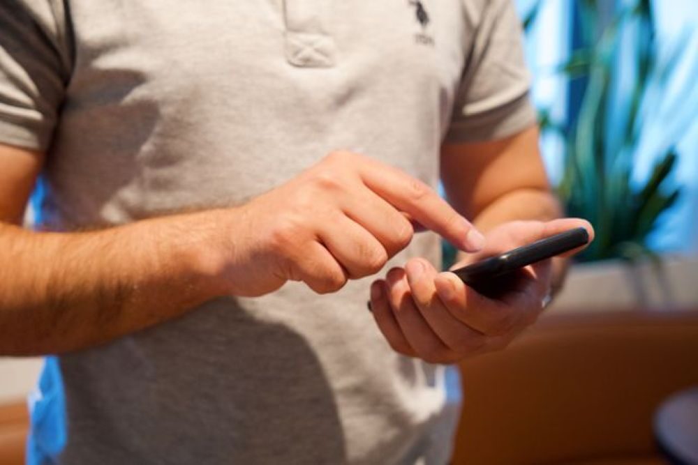 Smartphone ieftin și bun există – dar știi ce să cumperi?