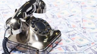 Victime convinse să ia credite și să transfere bani către escroci. Ce semnale indică o fraudă bancară