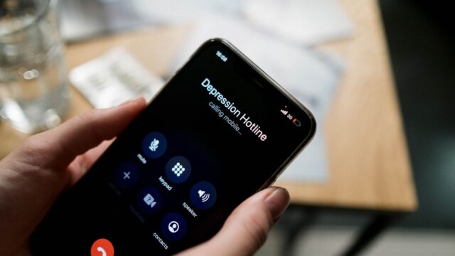 Fraudele telefonice care folosesc numele băncii au crescut cu peste 30% în 2024. Ce date nu se dau niciodată