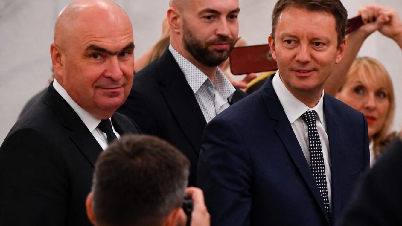 Liderii PSD ar urma să refuze în bloc susținerea Guvernului Mureșan, căruia îi mai lipsesc 50 de voturi