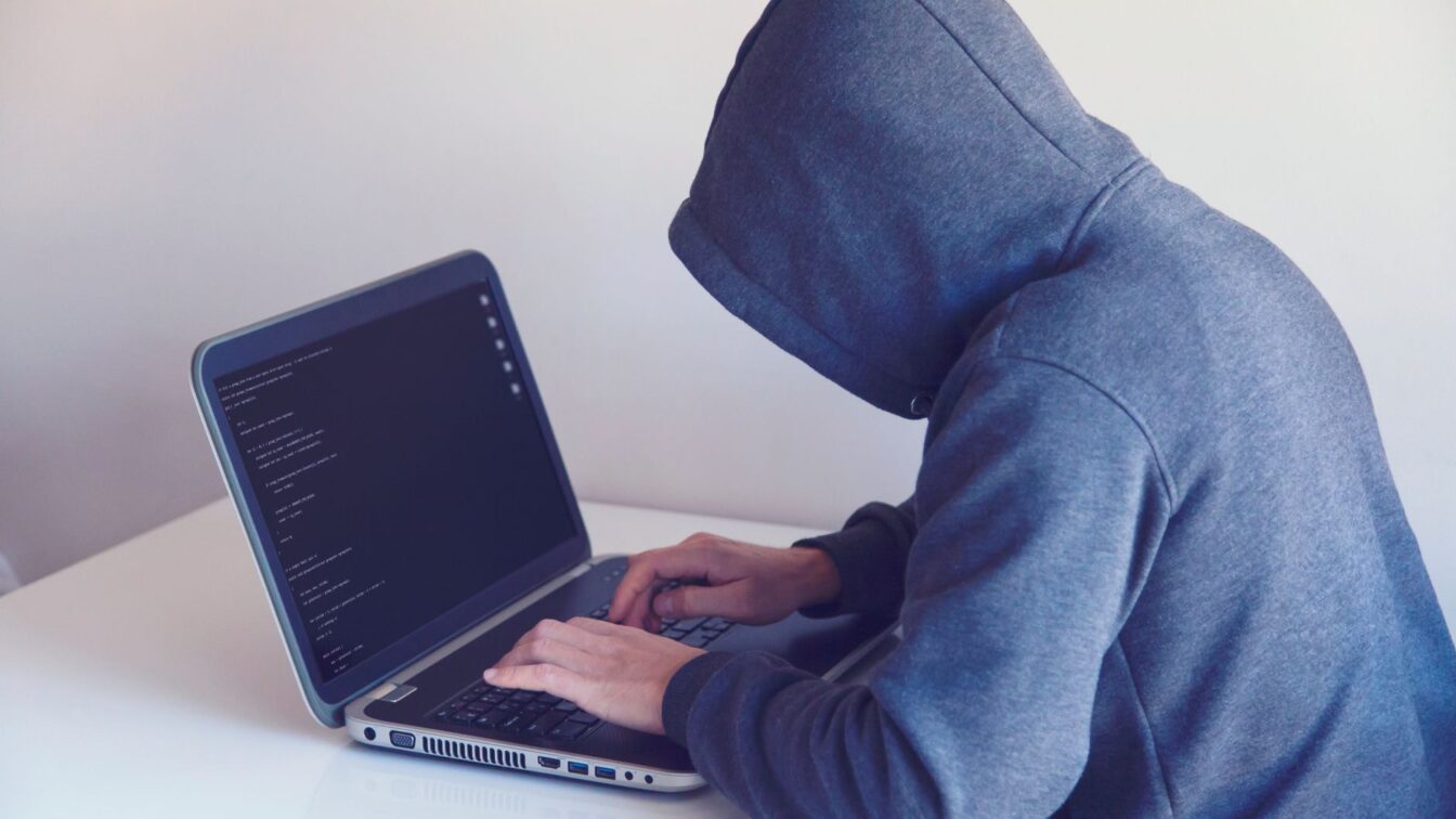 Malware-ul KREMLIN poate instala extensii false în Chrome și Edge. Cum funcționează atacul