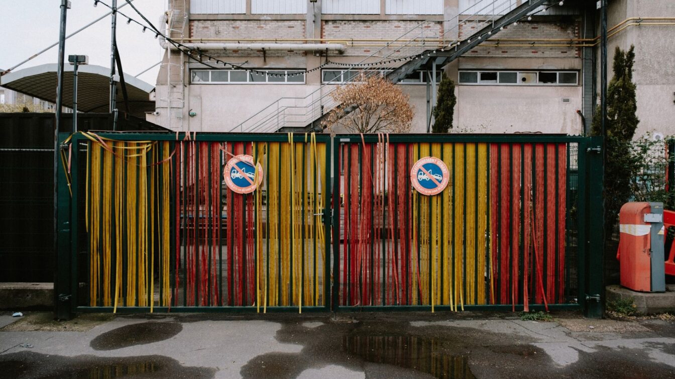 Economia României a pierdut peste 64.000 de locuri de muncă într-un an. De ce industria taie cel mai mult