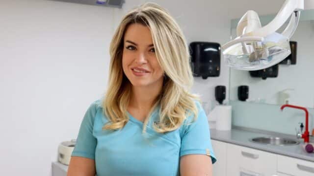 Dr. Sorina Stroe: „Dinții perfect albi nu sunt cel mai important lucru”. Ce trebuie să știm despre sănătatea orală la orice vârstă!