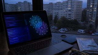 Moonshot, compania din spatele Kimi, este acuzată de agenții americane că a extras capabilități din modele SUA
