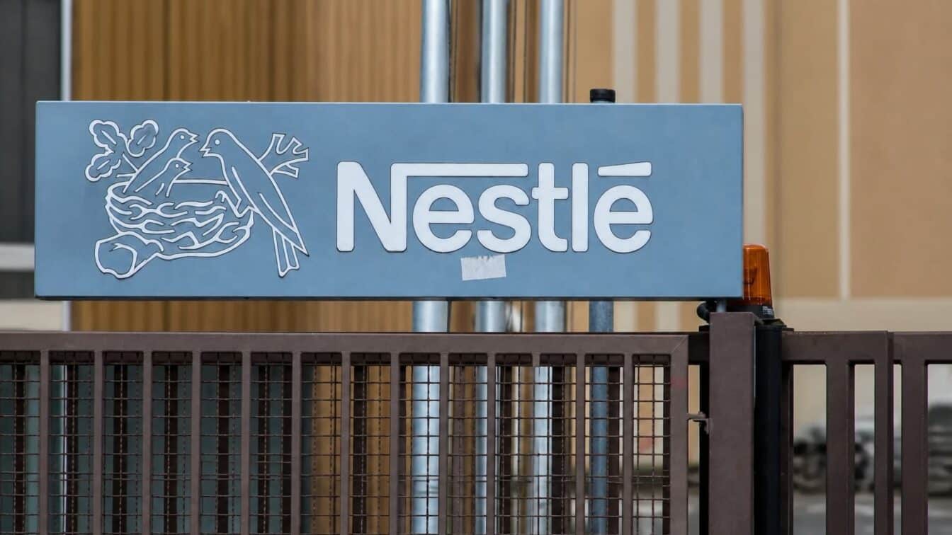 Nestlé ia în calcul scumpiri și retragerea produselor care nu suportă prețuri mai mari