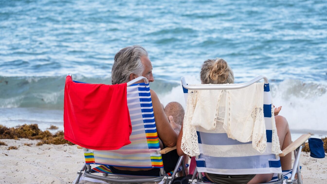 Pensionarea la 60 de ani fără penalizare cere 35 de ani contributivi și cel puțin 5 ani suplimentari