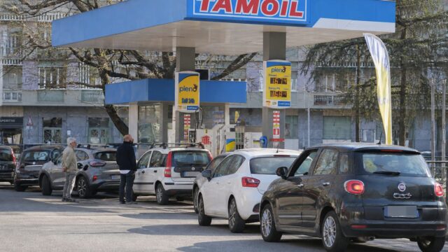 Italia și Libia discută aderarea Tamoil la apelul privind plafonul de preț al carburanților, potrivit unor surse de la Palazzo Chigi