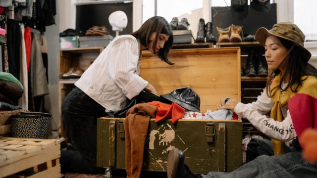 Pragurile DAC7 pe OLX și Vinted sunt 30 de vânzări și 2.000 de euro. Depășirea lor nu aduce automat impozit