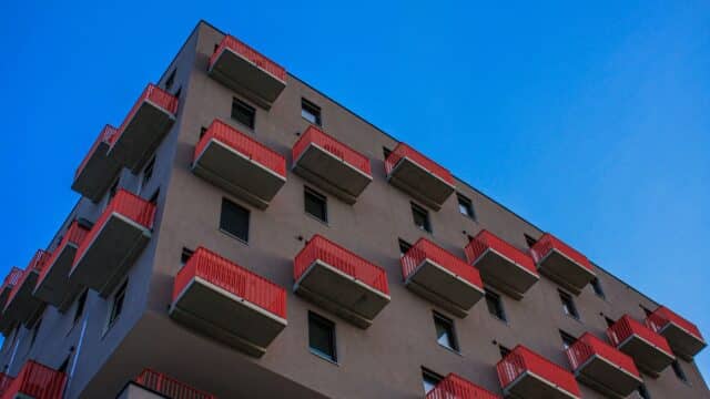 Apartamentele noi din București au ajuns la 2.549 euro/mp. Cât costă acum 50 mp și cum a scăzut oferta