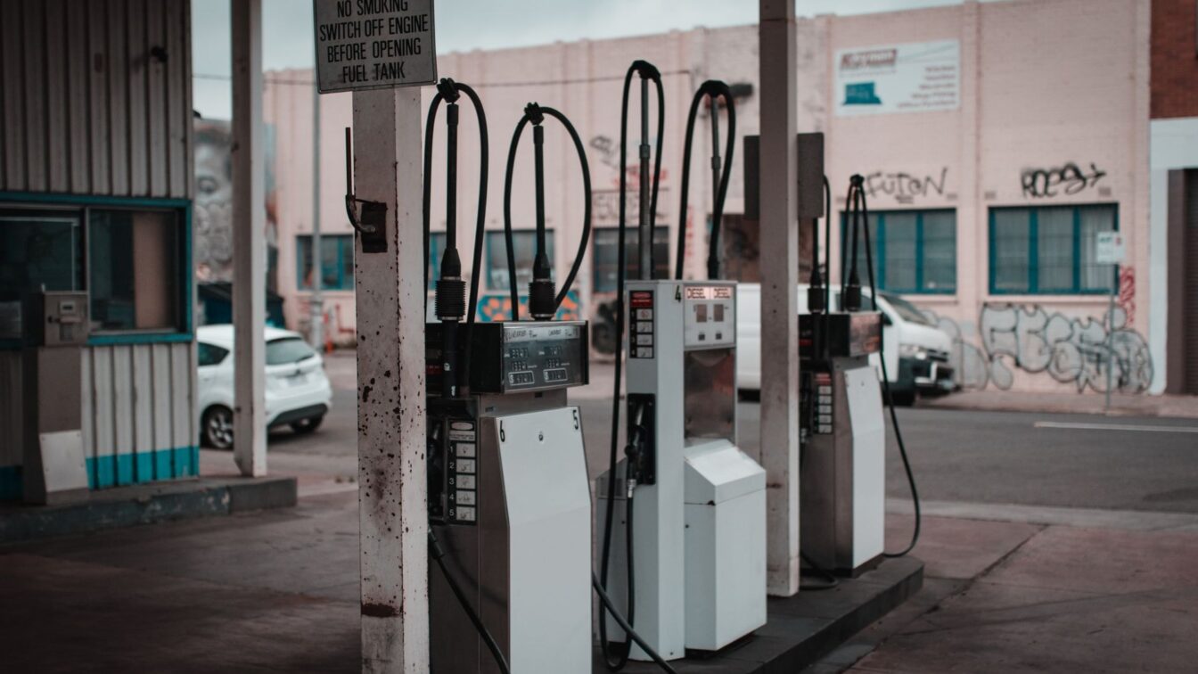 Petrom și OMV au scumpit motorina cu 9 bani, iar prețul maxim a ajuns la 10,97 lei pe litru
