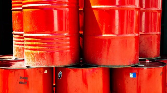 Brent a trecut de 100 de dolari, până la 101,32 dolari, iar BET a pierdut 1,71%
