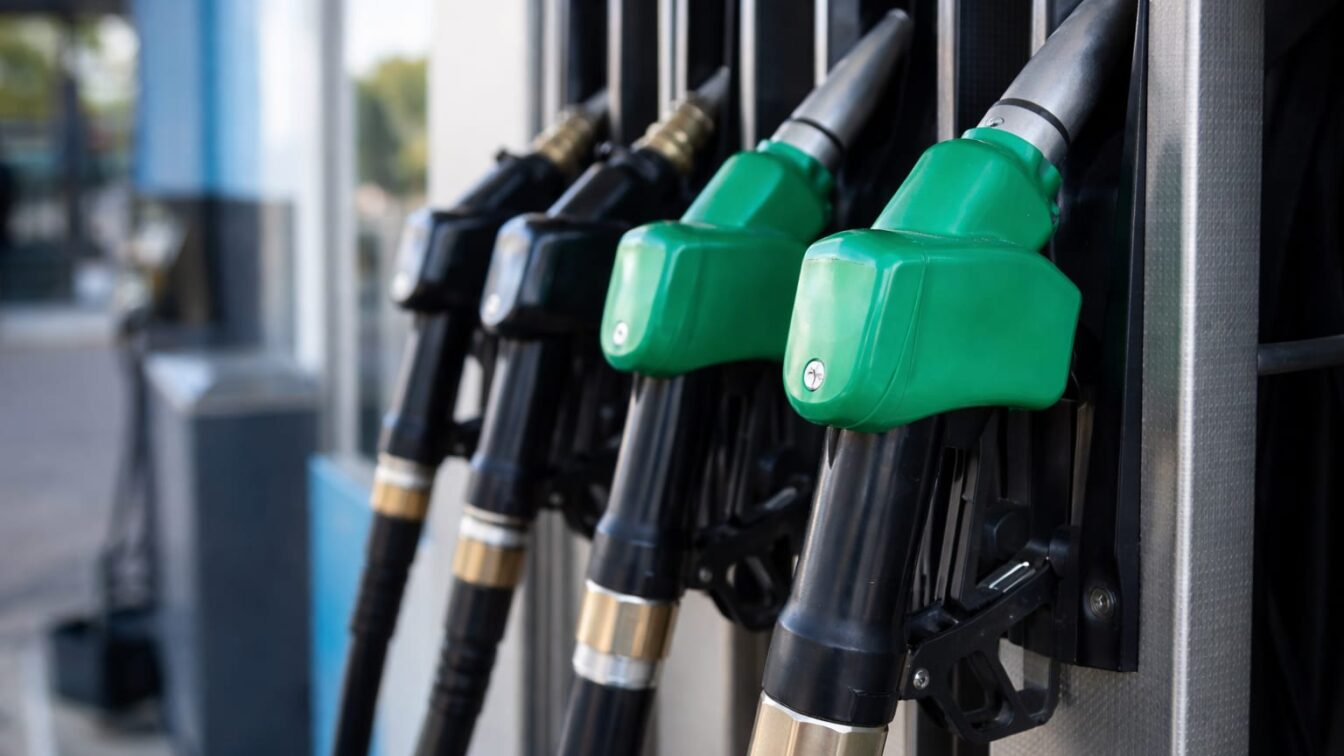 Benzina ajunge la 9,70 lei, motorina trece de 10 lei. Acciza redusă nu oprește scumpirea până pe 15 septembrie