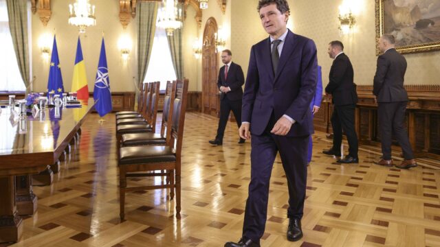 Fitch avertizează că România riscă un rating nerecomandat investițiilor dacă blocajul politic continuă