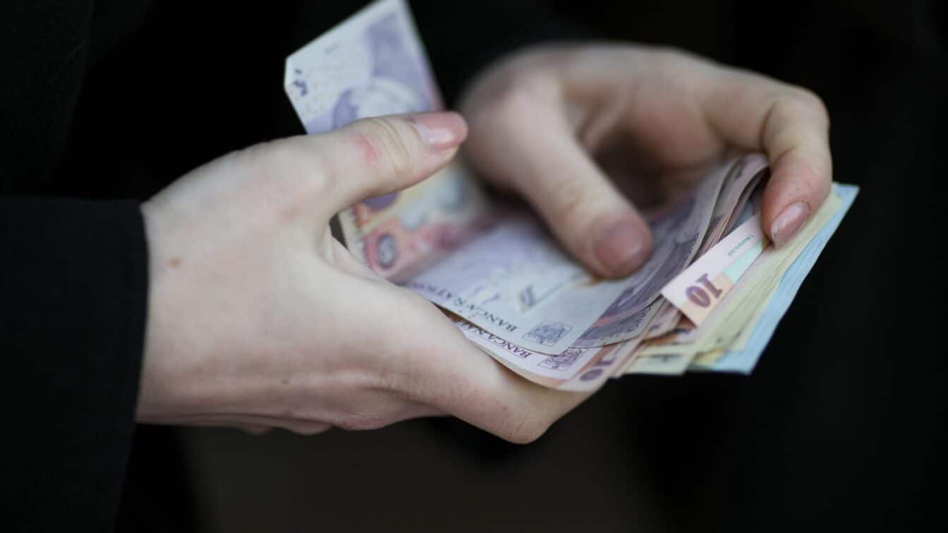 Salariile au crescut cu 5,5% în iulie 2026. Ce trebuie să se întâmple în august ca venitul real să intre pe plus