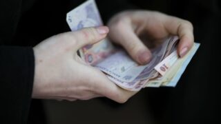 Salariile au crescut cu 5,5% în iulie 2026. Ce trebuie să se întâmple în august ca venitul real să intre pe plus