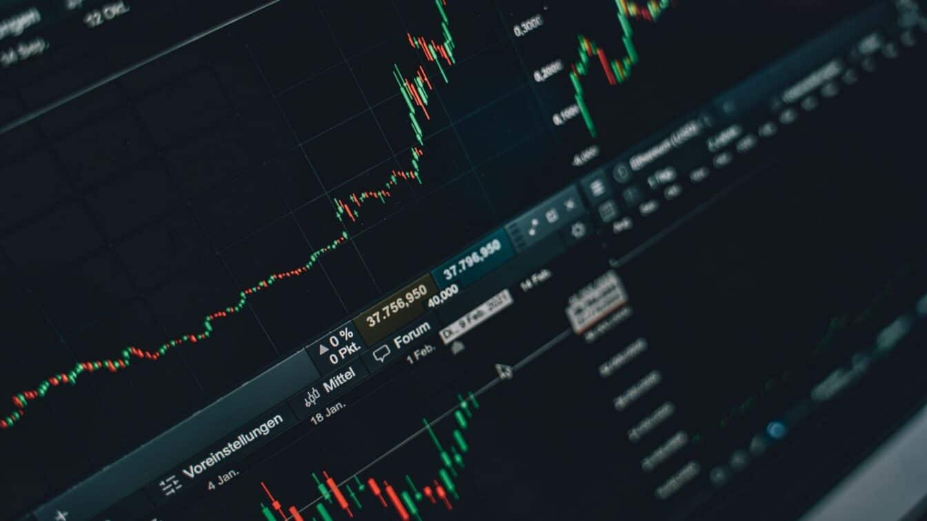 S&P se pronunță asupra ratingului României după ce randamentul titlurilor de stat pe 10 ani a urcat la 7,13%