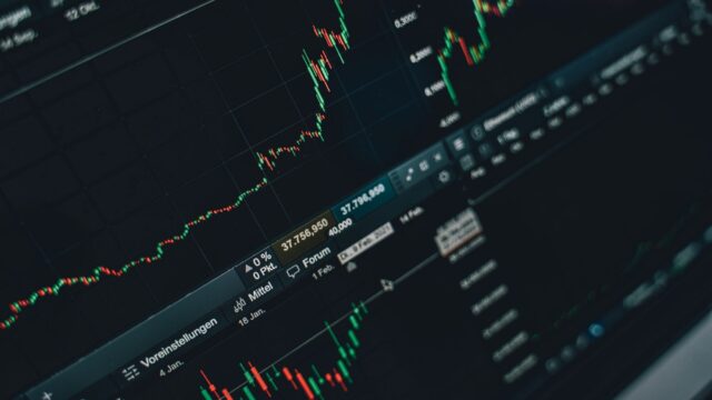 S&P se pronunță asupra ratingului României după ce randamentul titlurilor de stat pe 10 ani a urcat la 7,13%