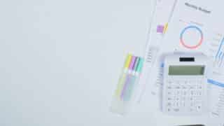 Reducerea taxelor ar cere majorarea altora sau tăierea cheltuielilor în următorii 2-4 ani