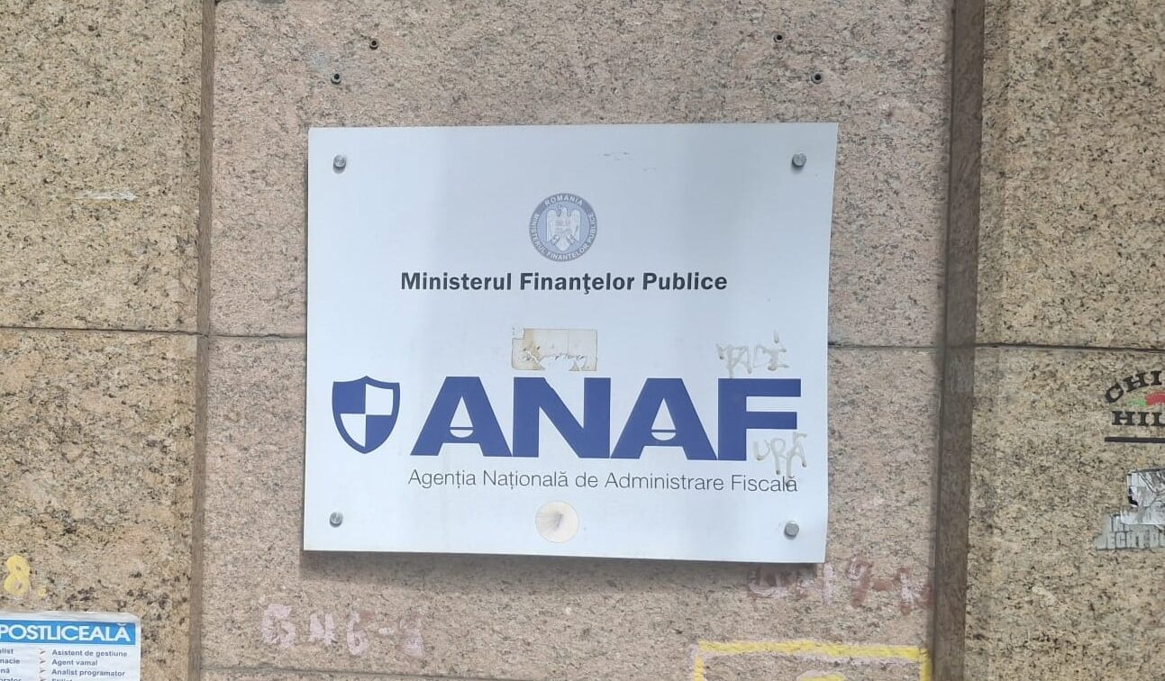 Firmele păstrează regimul micro în 2026 dacă îndeplinesc cumulativ plafonul de 100.000 euro și celelalte condiții. Condițiile care se verifică