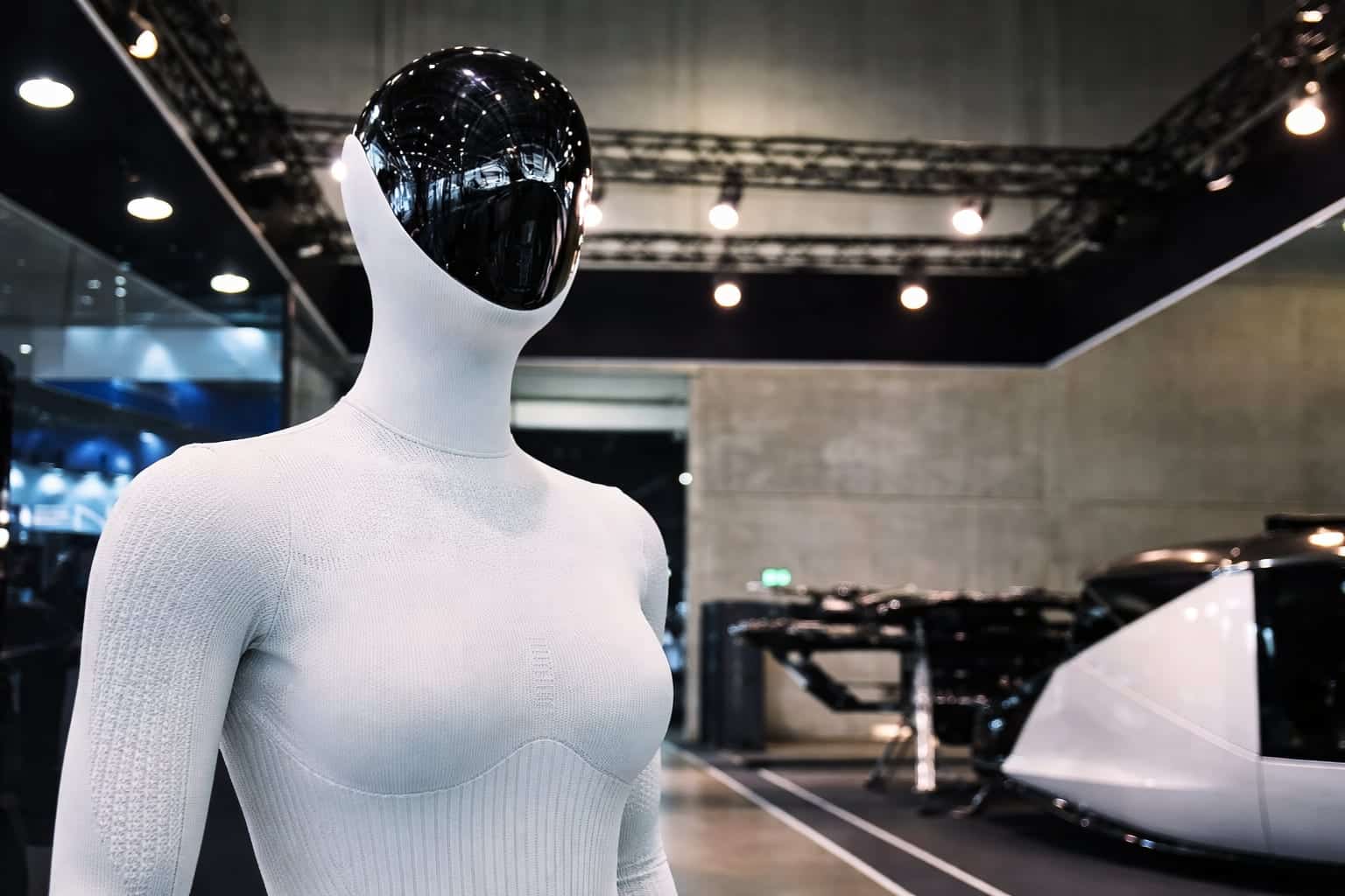 robotul umanoid IRON, imagine 2