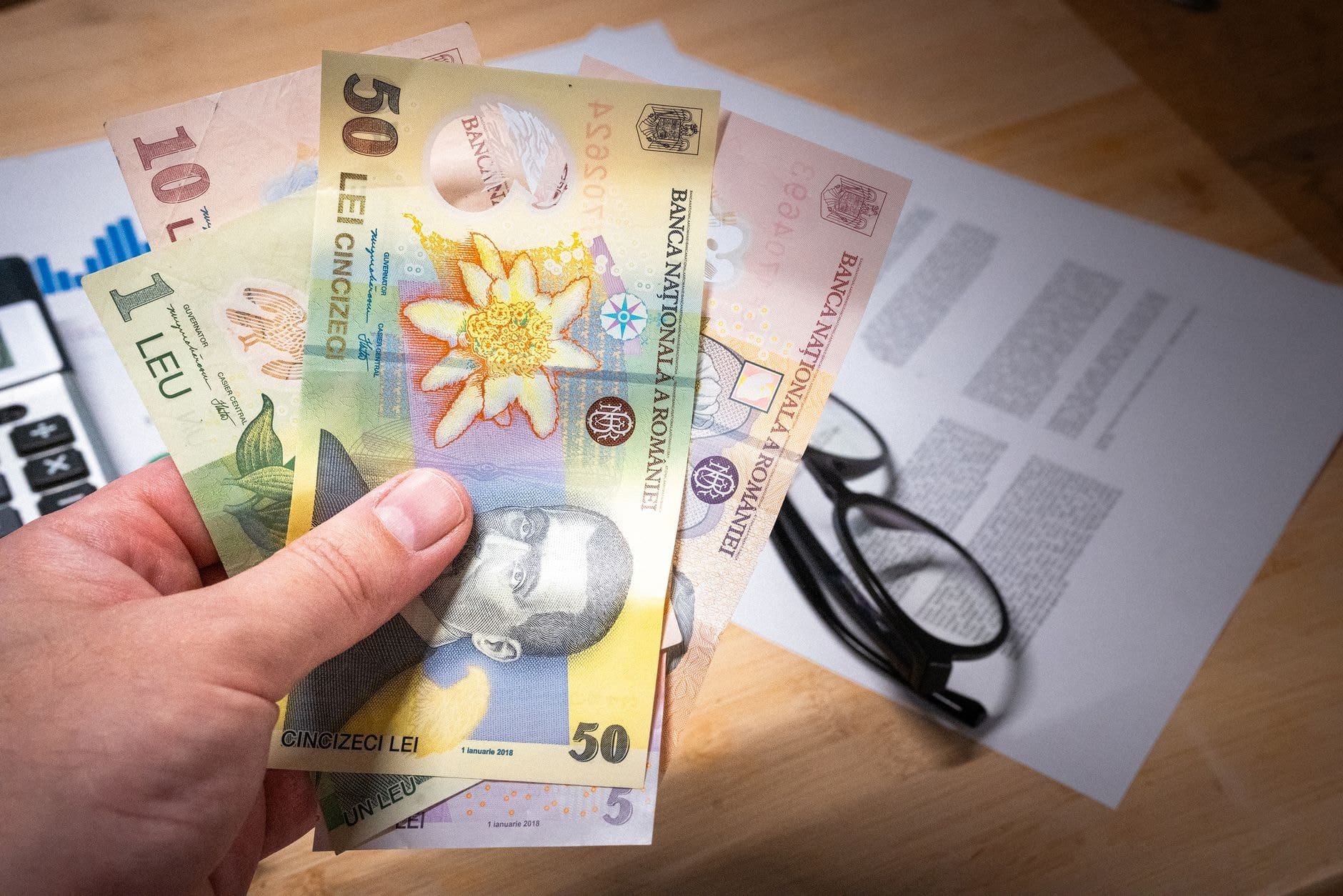 Salariul mediu net a ajuns la 5.266 lei în 2025, dar costul muncii pentru companii a crescut mai repede
