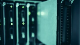 Capacitatea necesară centrelor de date va crește cu 31% în 2026, la 161 GW, serverele AI fiind principalul motor