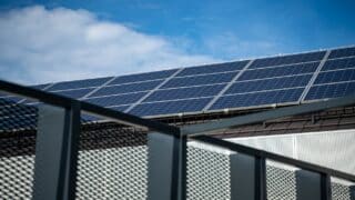 Un sistem fotovoltaic de balcon poate produce 1.000 kWh pe an. Consumul de zi decide amortizarea