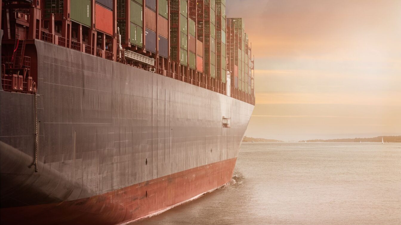 Tarifele maritime se apropie de recordurile pandemiei după creșteri de peste 323% pe rutele spre SUA