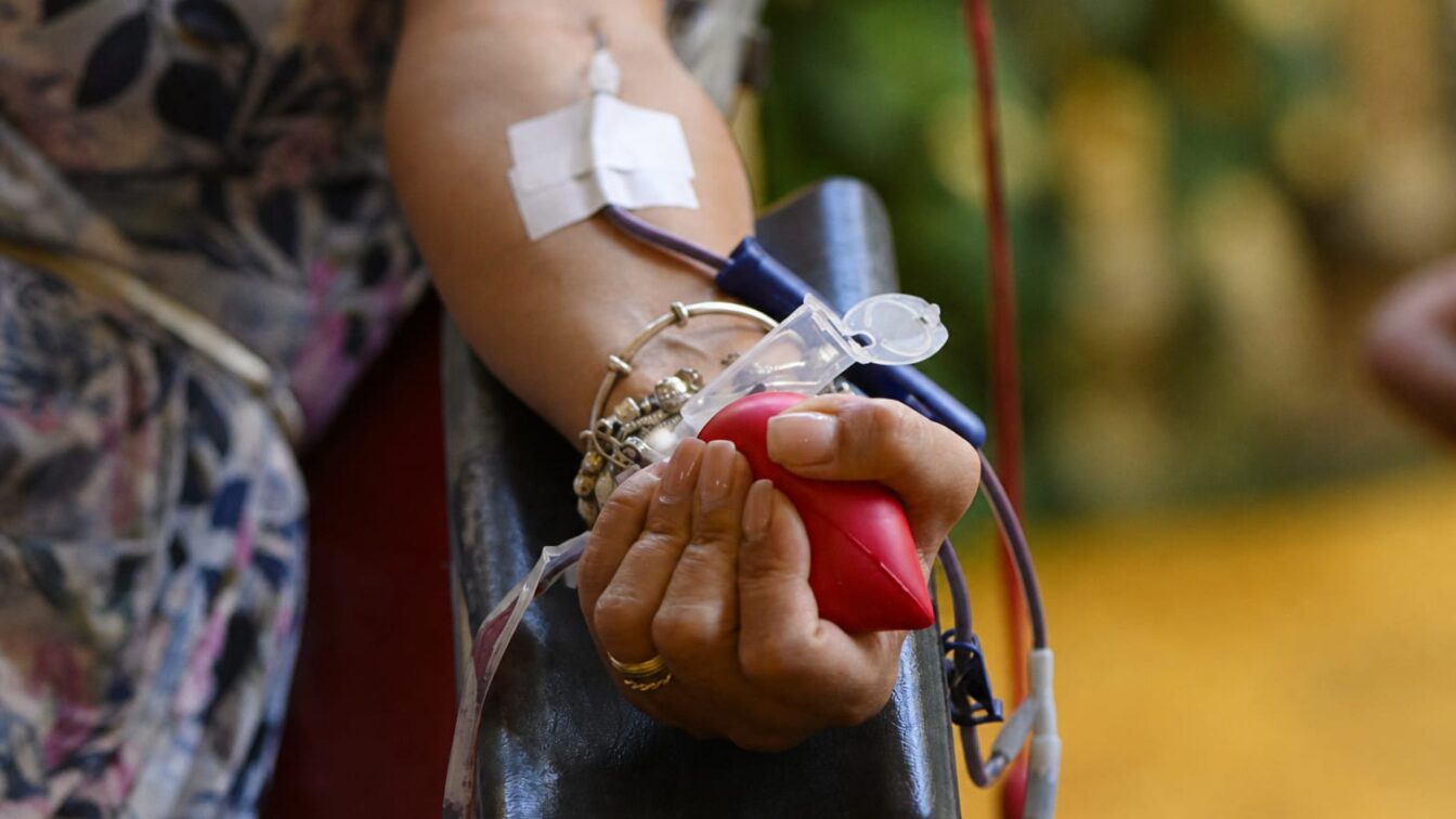 Titlurile pentru donatorii de sânge au atras 2,8 miliarde de lei, cu dobânzi care pot depăși 7%