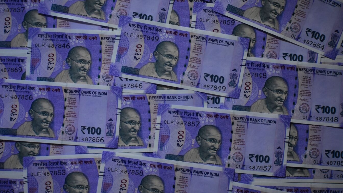 India testează obligațiuni corporative tokenizate cu decontare în rupia digitală. Trei emitenți au atras 107 milioane de dolari