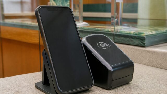 CEC Bank permite transferuri RoPay prin apropierea telefoanelor, deocamdată numai pe Android