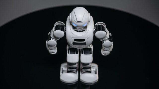 Cum a ajuns Unitree lider la roboți umanoizi ieftini și ce riscă modelul fondatorului Wang Xingxing